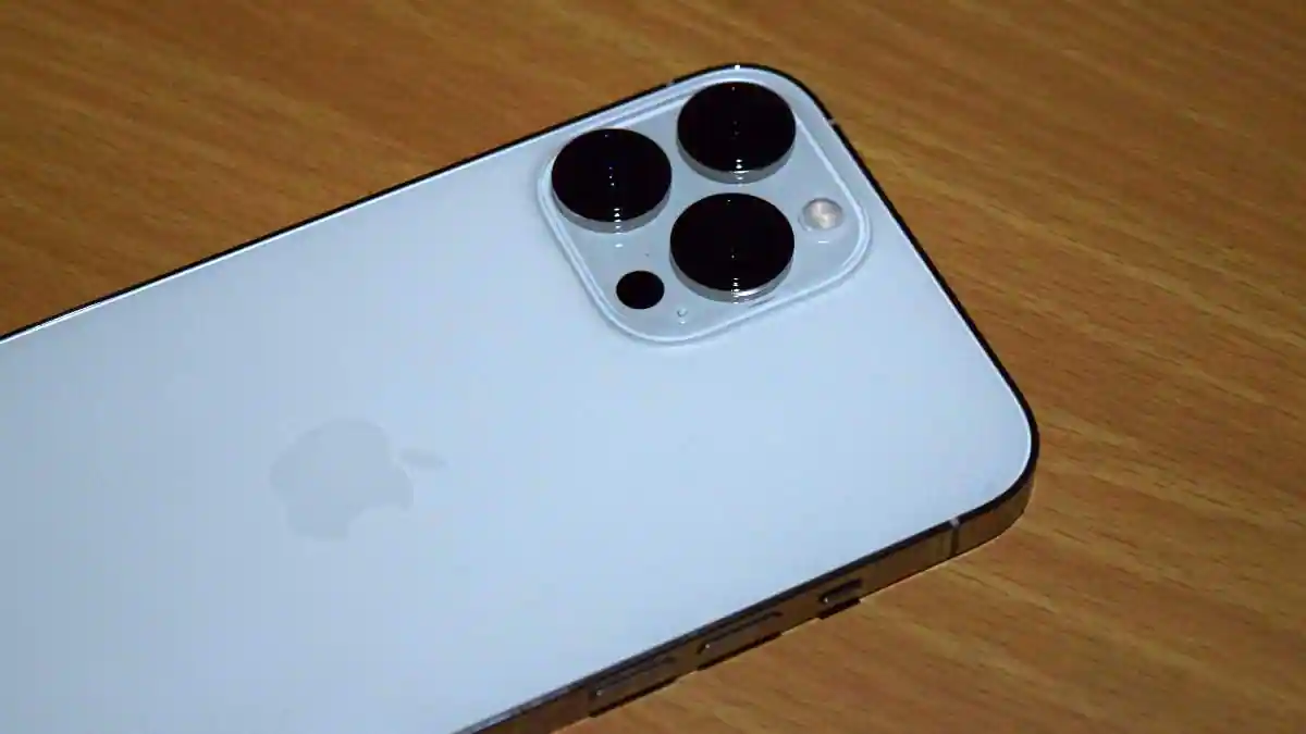 Image default