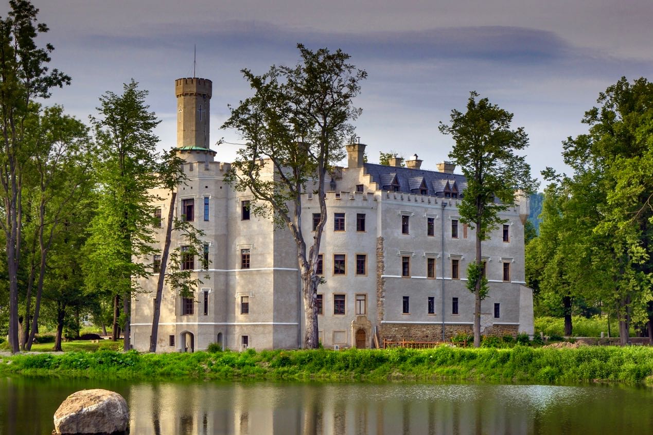 Image default